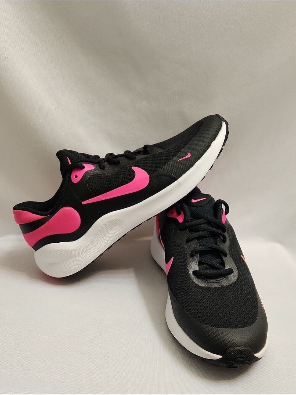 Nike Resolution 7 GS Black Pink Running Sneakers (Size 7Y)